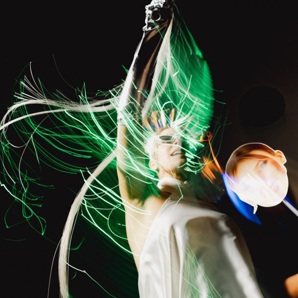 Novio bailando en hora loca