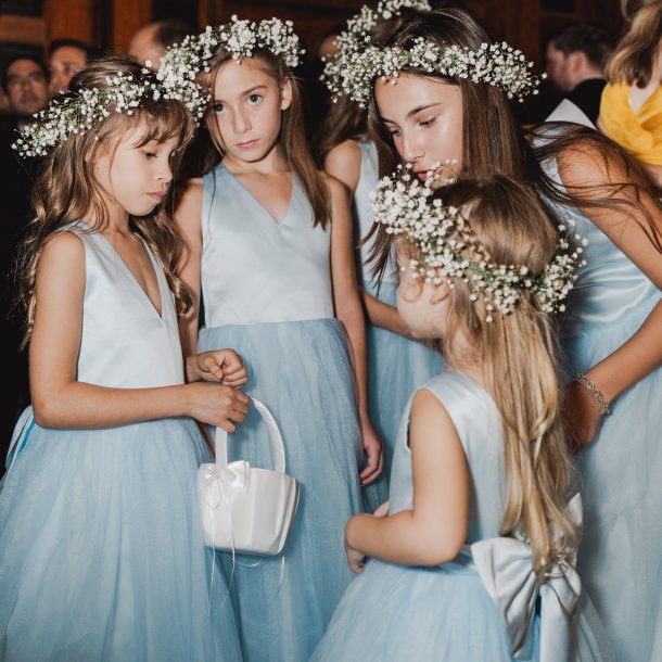 Preparación de la corte en la iglesia
