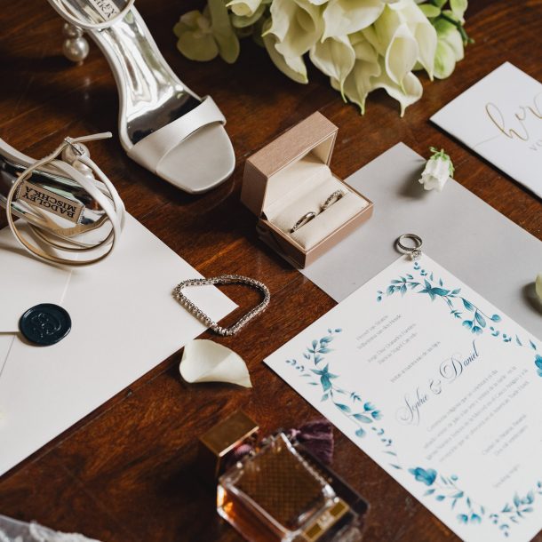 Detalles de novia con invitación