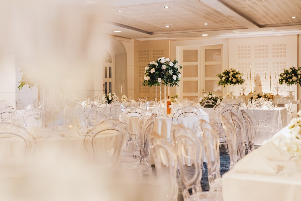 Decoración de mesa elegante y sofisticada