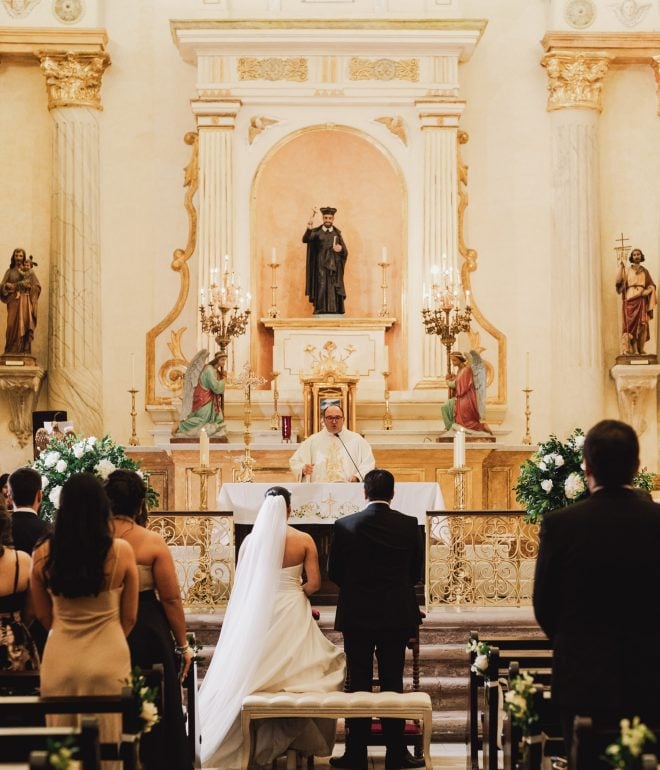 Novios en su ceremonia