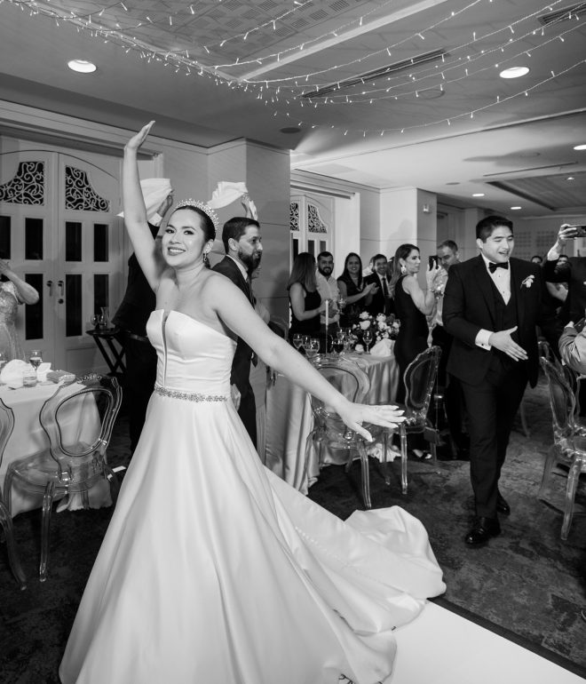 Entrada de los novios en la recepción